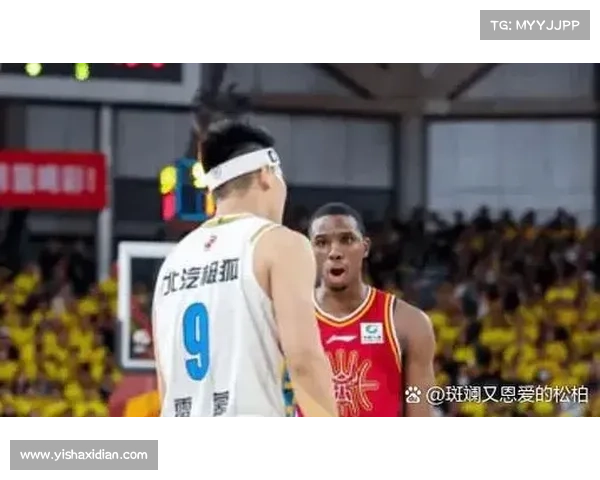 南京小学生手绘加油横幅张宁签名后悬挂在更衣室激励全队士气